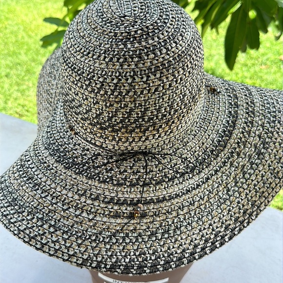 Theodora & Callum Black and White Wide-Brim Straw Hat